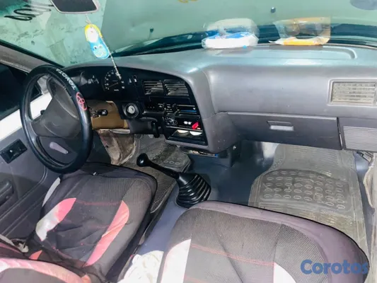 jeepetas y camionetas - vendo camioneta Toyota hilux  pecio $395 negociable  4
