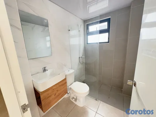 apartamentos - Apartamento Primer Nivel con Patio en Venta, Av. H 2