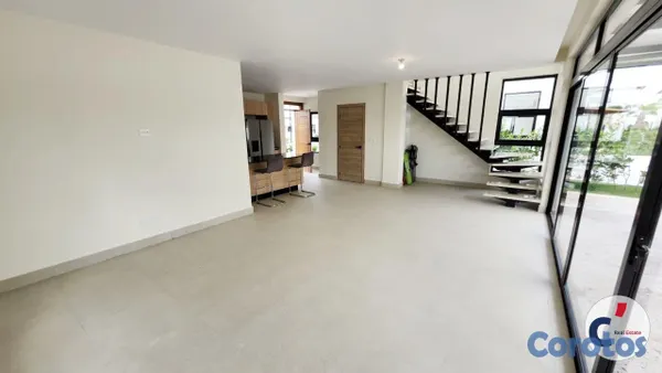 casas - Villa de Lujo de Dos Niveles con Piscina · Ref 140 11