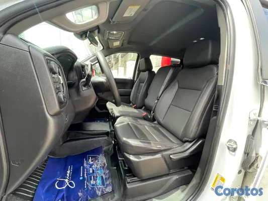 jeepetas y camionetas - SE VENDE  Camioneta de trabajo Chevrolet Silverado 4
