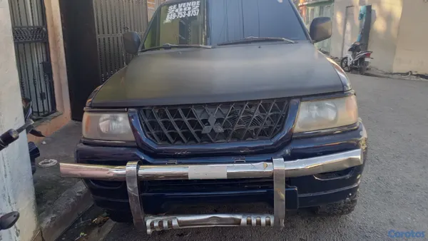 jeepetas y camionetas -  2 Montero sport 2001 y 2002 4