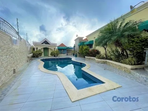 casas - Amplia casa de ventas  con Patio Piscina Jacuzzi en Gurabo Santiago 5