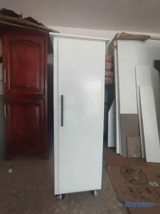 Mueble multiuso blanco para el baño o area de lava