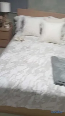 muebles y colchones - Cama con colchón y dos mesitas  2
