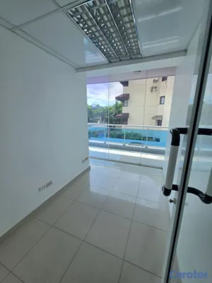 oficinas y locales comerciales - Local de oficina en la Gustavo Mejía Ricart próximo a la Nuñez 6