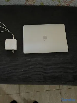 computadoras y laptops - Vendo Mac Book Pro 2017 2