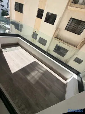 apartamentos - alquiló Evaristo Morales piso 3 dos habitaciones 2.5 baños dos parqueos balcón  8