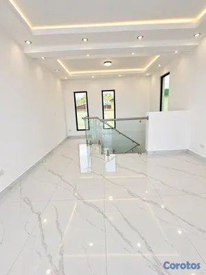 casas - 🏡 Casa de Lujo en Venta con Piscina | San Isidro 3