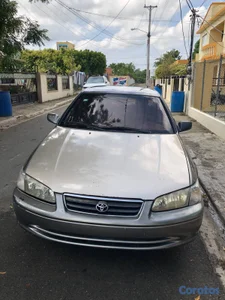 Se vende camry 2000 interesado 