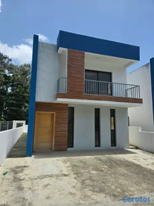 CASA EN VENTA – VILLAS NACO, KM. 13 AUTOPISTA DUARTE PRECIO NEGOCIABLE