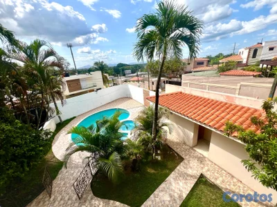 casa de 5 habitaciones con patio y piscina en venta en Altos de Arroyo Hondo III