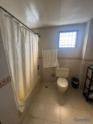 apartamentos - vendo Gazcue tercer nivel 4 habitaciones 2.5 baños dos parqueos techados servic 12