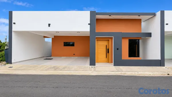 casas - Venta de casa próximo avenida ecológica Santo Domingo este 4