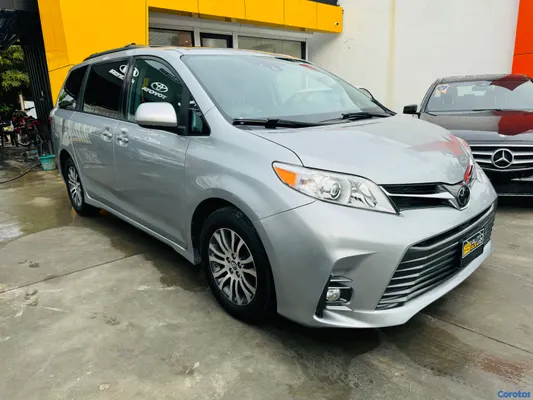 jeepetas y camionetas - TOYOTA SIENNA XLE 2018 ✅ CLEAN CARFAX  2