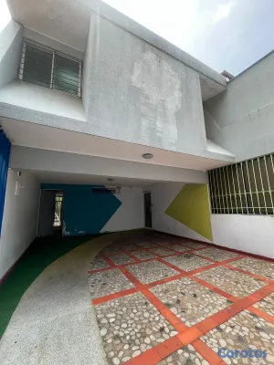 casas - Casa de dos niveles para oficina, preescolares, institutos o consultorios. 7