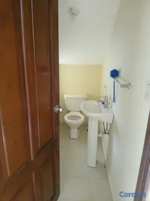 casas - casa de 2 niveles en venta  10