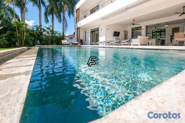 casas vacacionales y villas - Exclusiva Villa Moderna: 5 Hab. a pocos metros del mar en Comunidad Privada 4