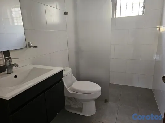 apartamentos - vendo altos De Arroyo hondo tres habitaciones dos baños dos parqueos balcón serv 13