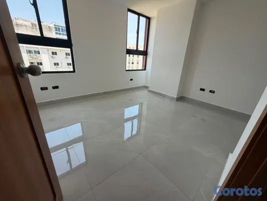 apartamentos - vendo avenida independencia piso 5 nuevo dos habitaciones dos baños dos parqueos 5