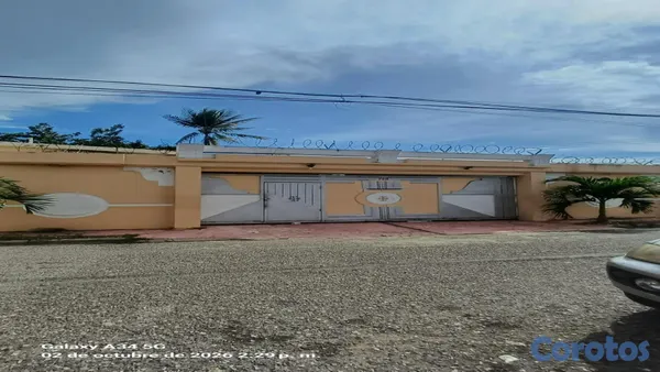 casas - Casa con vocación comercial disponible en Villa Carmen para venta y Alquiler 3