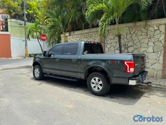 jeepetas y camionetas - Ford F-150 SuperCrew 4x4 — Motor 5.0L V8 Coyote 2015 Guard Metallic 2