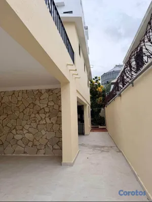 casas - Casa de 2 niveles en venta en Villa Aura 6