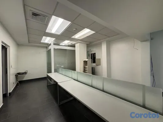 oficinas y locales comerciales - OFICINA INDEPENDIENTE DE 800 M² EN ALQUILER EN NACO | AV. TIRADENTES 5