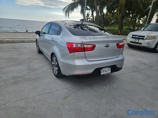 carros - kia rio 2017 doch 8