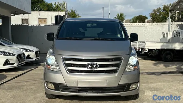 jeepetas y camionetas - 2018 Hyundai Grand Starex Diésel en oferta  10