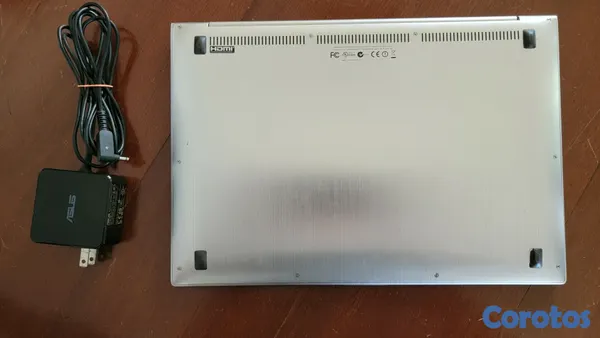 computadoras y laptops - Ordenador ASUS ultraligero y rápido en muy buenas condiciones 2