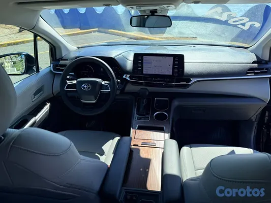 jeepetas y camionetas - Toyota Sienna LE 2021 3