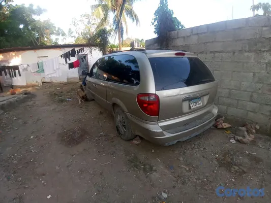 jeepetas y camionetas - vehículo: minivan Chrysler town AND country 
Años : 2005
Válvula: V6 3.8  9