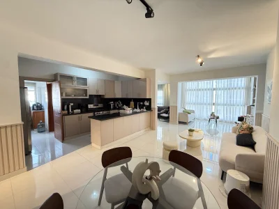 vendo en el millón piso 5 tres habitaciones 2.5 baños dos parqueos estudio servi