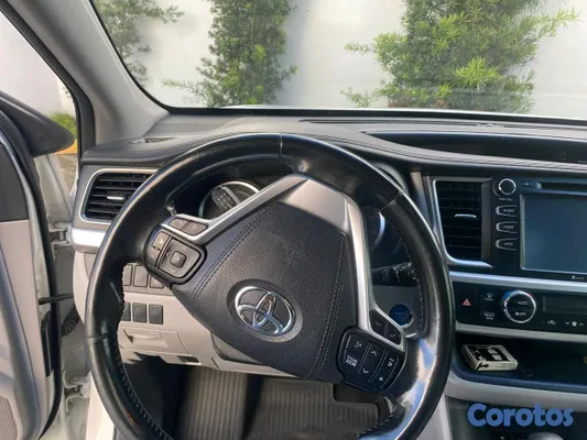 jeepetas y camionetas - Toyota higlander xle híbrida 2017 8