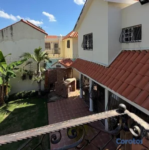 Exclusiva Residencia en Los Cerros | Patio Enorme, Terraza con Bar y Doble Cocin