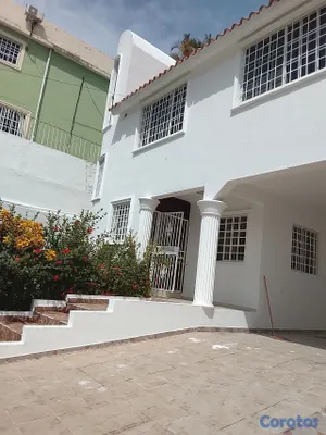 casas - EXCLUSIVA CASA DE DOS NIVELES EN VENTA Y EN ALQUILER EN ALTOS DE ARROYO HONDO 2