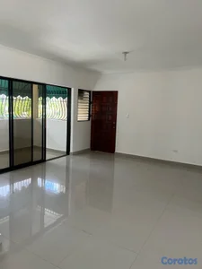 Apartamento de 3 habitaciones, 190 m², amplio y cómodo, 2 parqueos, balcón