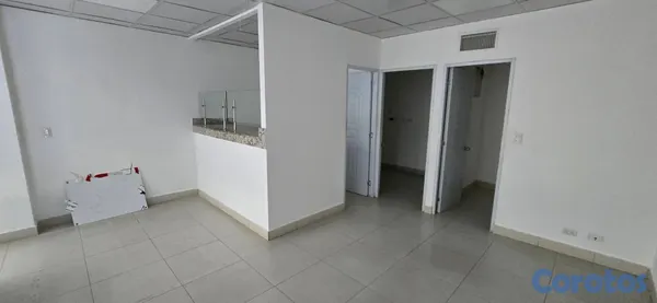 oficinas y locales comerciales - local 1er piso juan Pablo duarte próximo carrera santiago  8