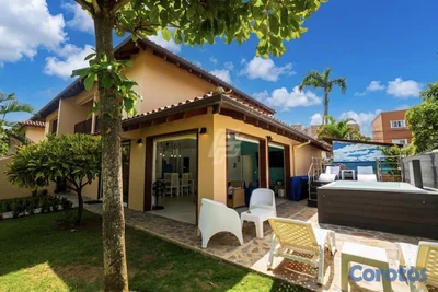 Villa 4BR + Loft steps to Beach Heated Jacuzzi Garden