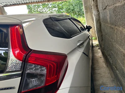 Honda Fit Hybrid 2015 de 4 puertas y bajo consumo de gasolina 