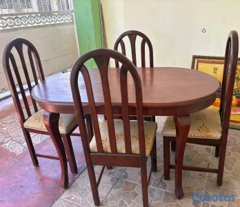 Comedor de 4 sillas en pino tratado 