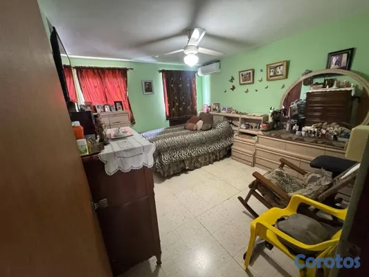 casas - vendo casa de tres niveles Evaristo Morales tres habitaciones tres baños terraza 10
