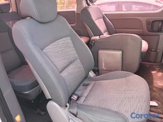 jeepetas y camionetas - Hyundai H1 2016 blanca 6