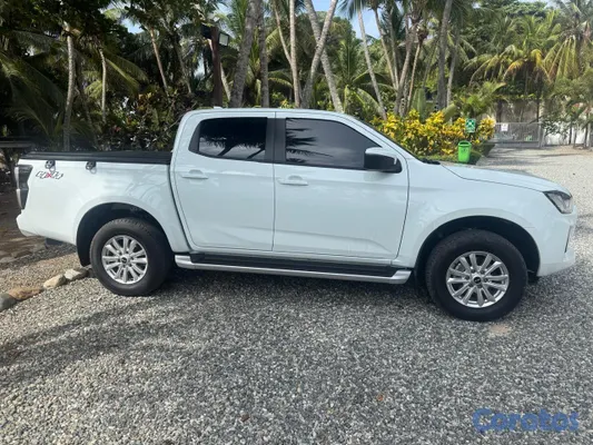 jeepetas y camionetas - IZUZU DMAX con solo 1800 km. No tiene detalles  6