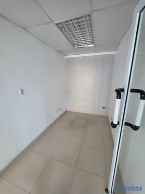 oficinas y locales comerciales - Local de oficina en la Gustavo Mejía Ricart próximo a la Nuñez 9