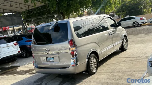 jeepetas y camionetas - 2018 Hyundai Grand Starex Diésel en oferta  3