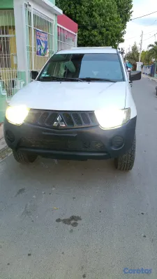 jeepetas y camionetas - camioneta Mitsubishi nítida  4