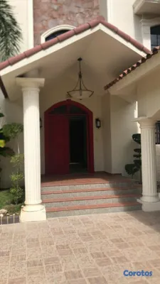 apartamentos - CASA EN VENTA EN ARROYO HONDO lll CON PISCINA 4 HABIACIONES  3