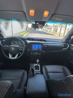 jeepetas y camionetas - Toyota hilux srv 2023 10