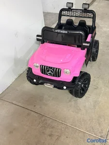 Se vende carro eléctrico para niños. Excelente precio y condiciones de nuevo